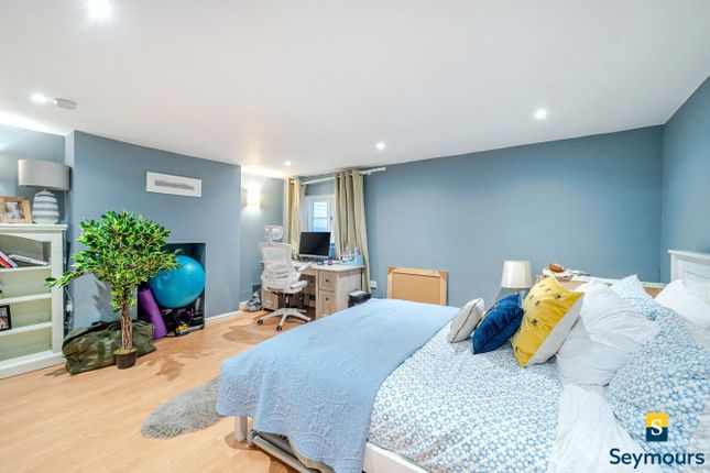 14, Victoria Road, Surrey photo 4