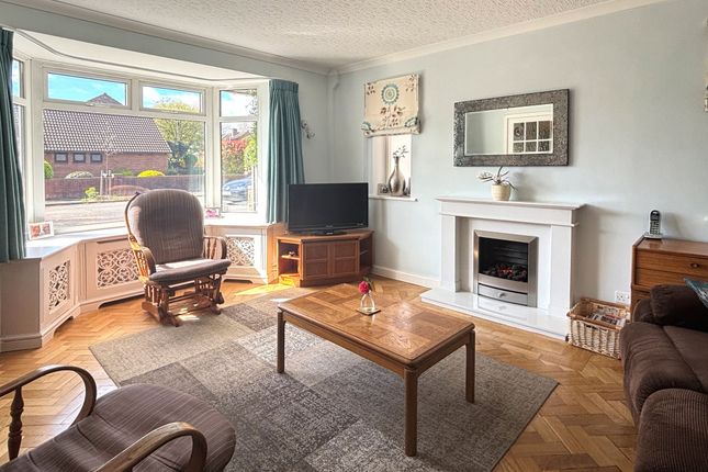 16 Estcourt Close, Gloucester photo 2
