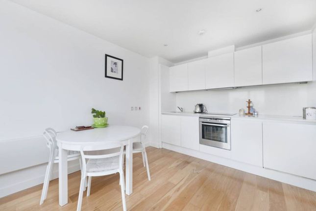 Thumbnail Flat to rent in Crampton Street, Elephant And Castle, London
