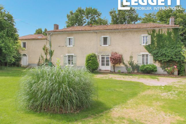 Thumbnail Villa for sale in Louin, Deux-Sèvres, Nouvelle-Aquitaine