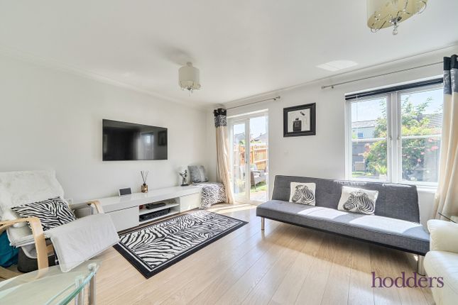 7, Kings Gate, Addlestone photo 3