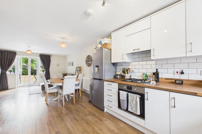 13, Ash Grove, Buckinghamshire photo 4