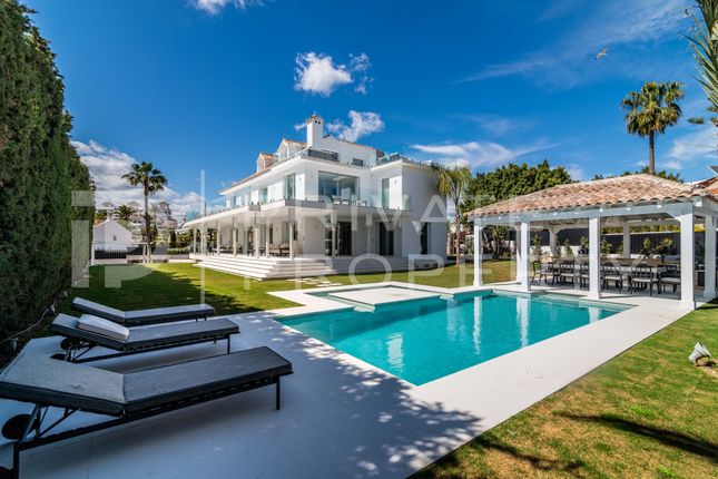 Thumbnail Villa for sale in Nueva Andalucia, Marbella, Malaga