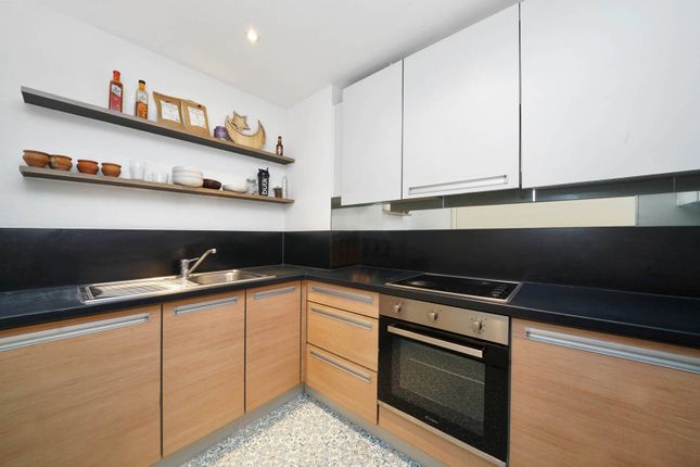Flat to rent in Biscayne Avenue, Canary Wharf, London