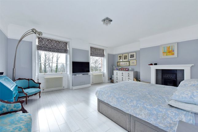 Flat to rent in Ray Lodge, Ray Park Avenue, Maidenhead, Berkshire