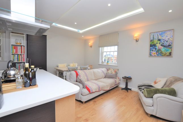 Flat to rent in Nightingale Road, Guildford, Surrey