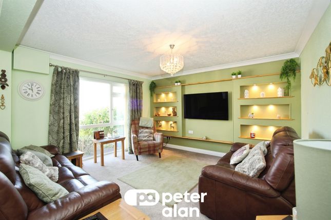 29, St. Annes Gardens, Hengoed photo 2