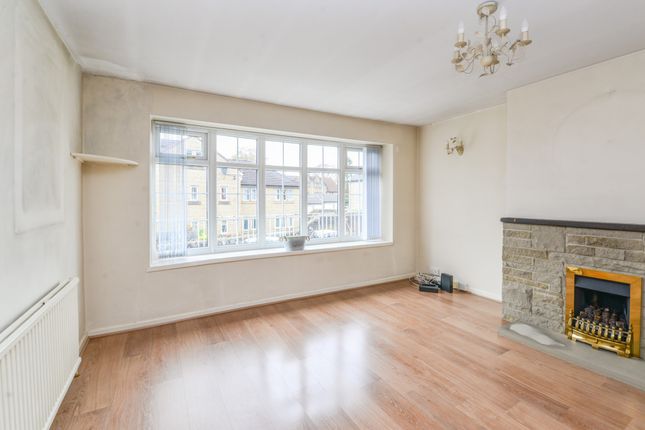 26, Hall Bank Drive, West Yorkshire photo 2