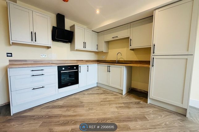 2-bed flat on The Grange, Richardshaw Lane, Pudsey, £850/mo