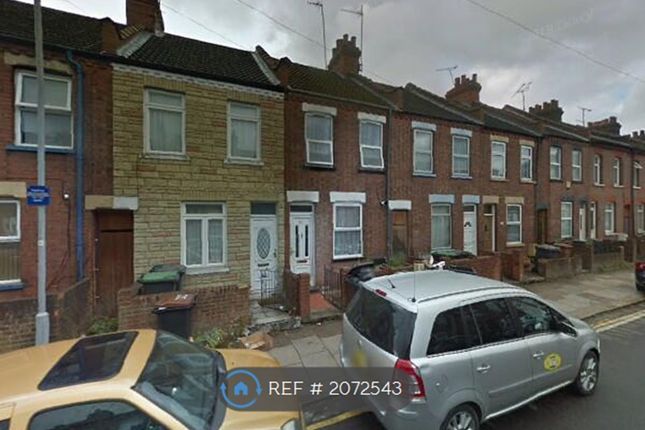 Thumbnail Terraced house to rent in Clifton Road, Luton
