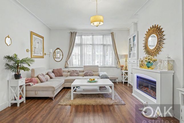 216 Princes Avenue, London photo 2