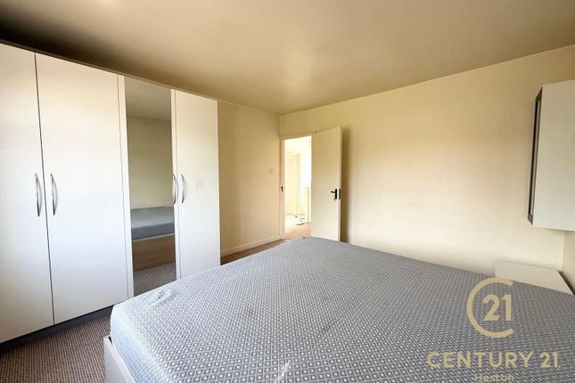 19, Cedars Drive, UXBRIDGE photo 4
