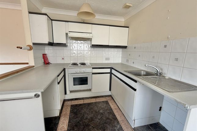 Flat 44, Parklands Court, Saxmundham Way, Clacton-On-Sea photo 4