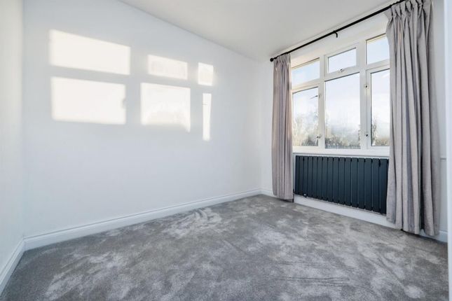 24 Preston Gardens, Luton photo 4