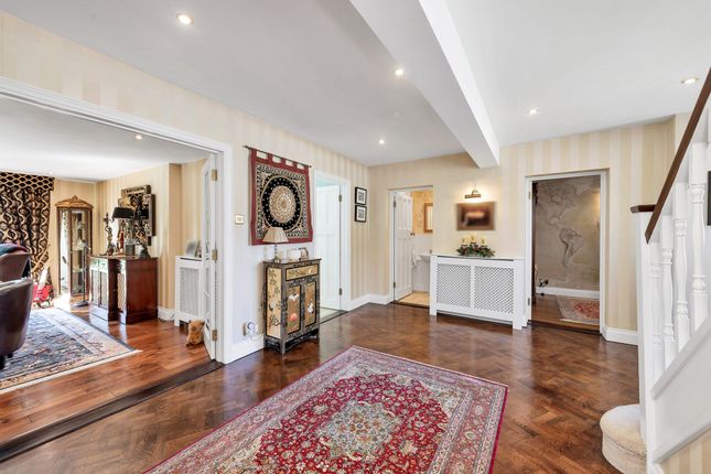 66 Heathfield, Royston photo 3