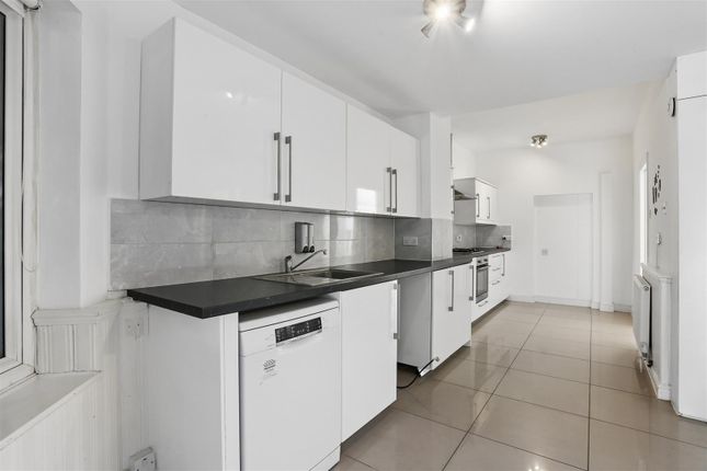 44, Senga Road, Wallington photo 3