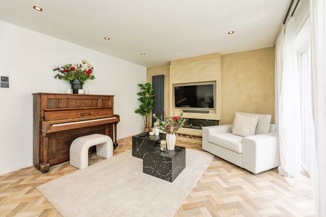 46, Farm View Road, South Yorkshire photo 3