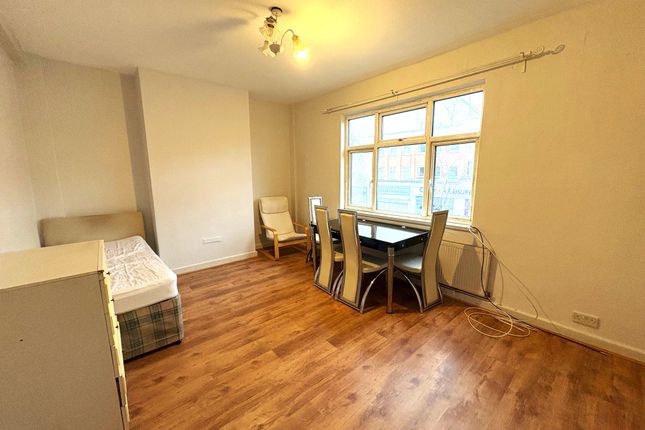 Rayners Lane, Pinner photo 3