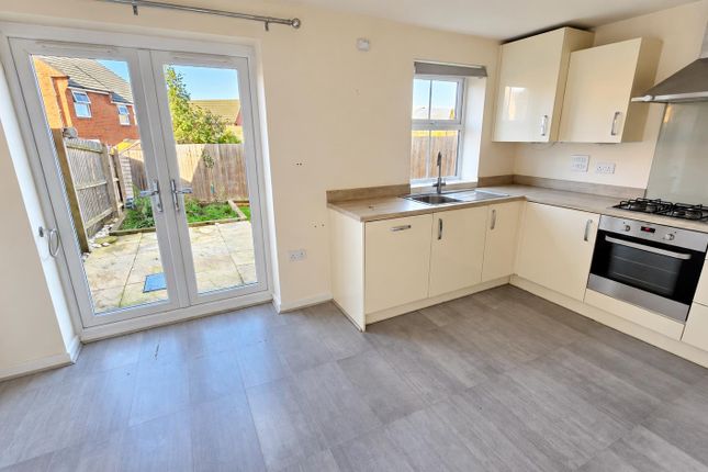 Packwood Crescent, Northampton photo 4
