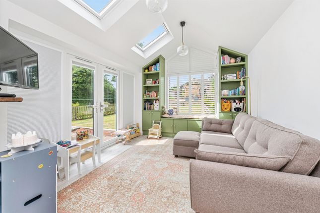 7, Briar Avenue, Holmfirth photo 2