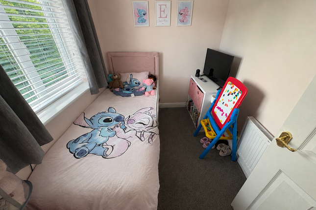 32, Pheasant Way, Cannock photo 4