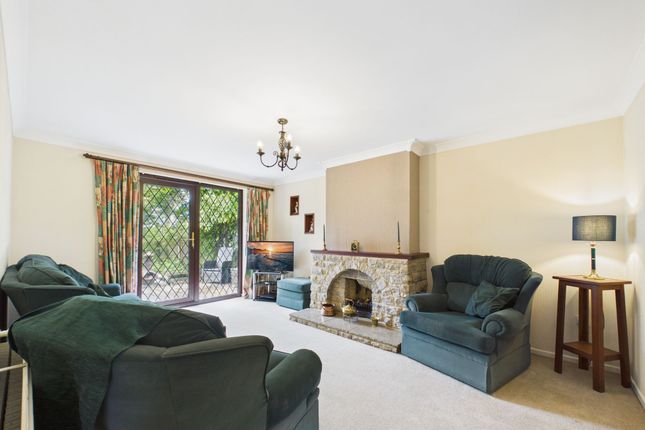 4 Ballamoor Close, Reading photo 2