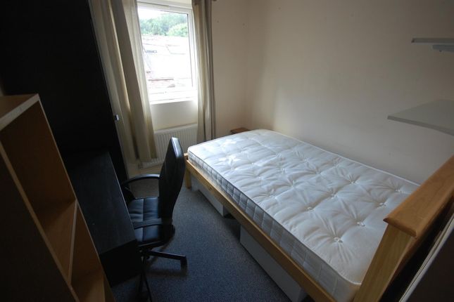 Room to rent in Flass Street, Durham