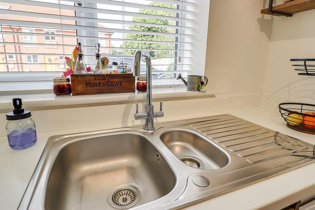 5, Poole Way, Southend-on-Sea photo 4