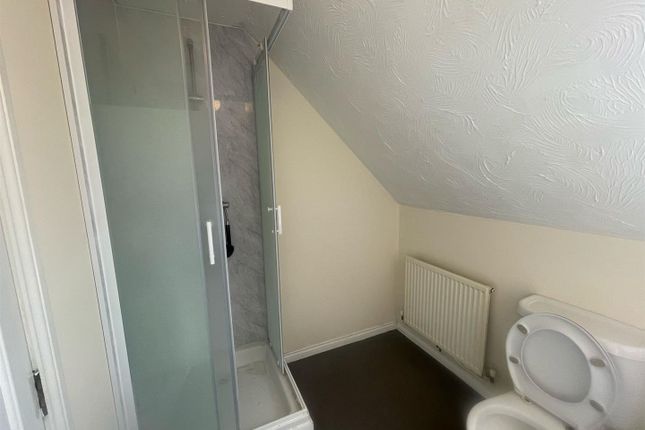 42, Hurworth Ave, Berkshire photo 5