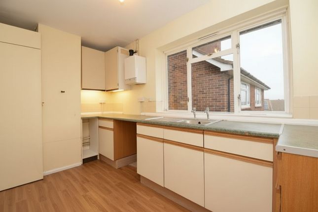 67 Compton Crescent, Northolt photo 2