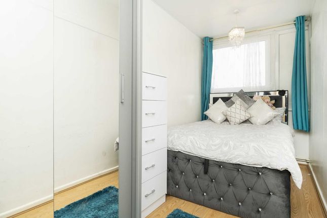 Flat for sale in Daling Way, London