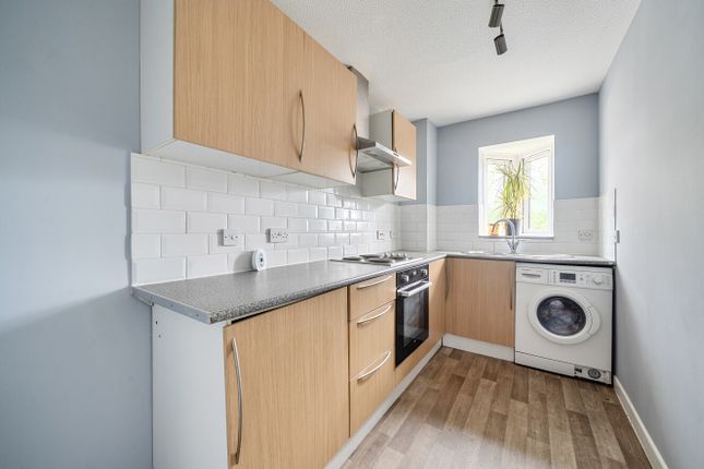 27, Plested Court, Aylesbury photo 4