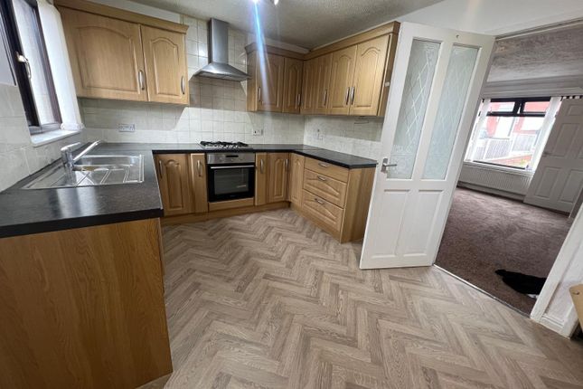 7, Green Bridge Close, Rochdale photo 3
