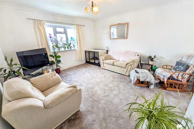 2 Pen Y Banc Bungalows, Llansaint, Kidwelly photo 4