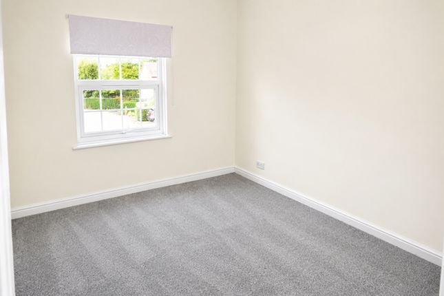 19, Lunchfield Lane, Northampton photo 4