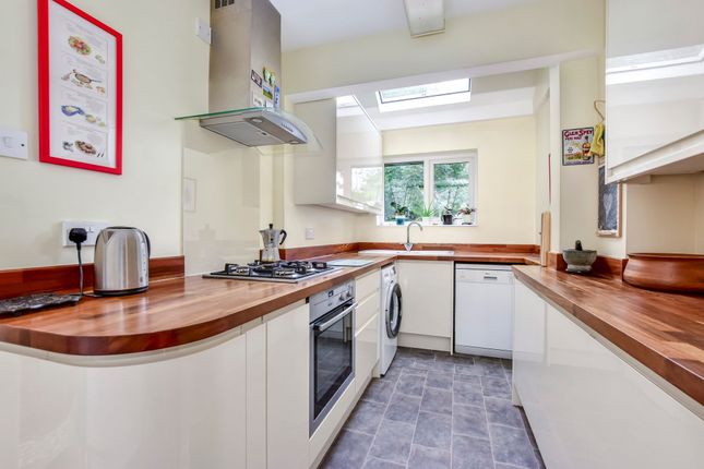 3 Oak Tree Close, Abbots Langley photo 2