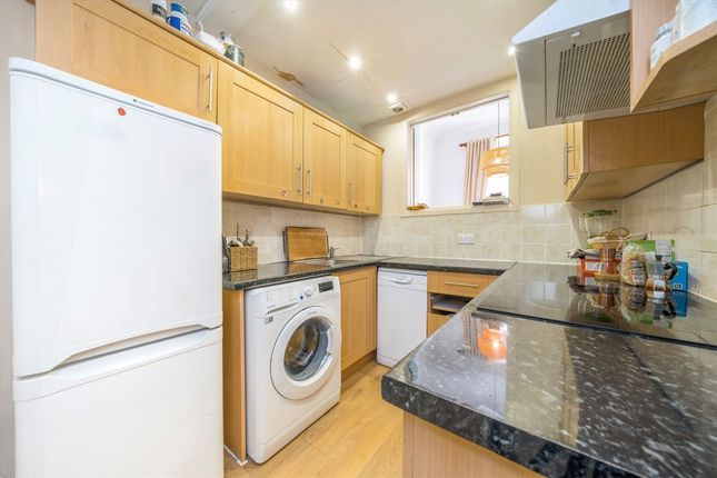 Flat 9 Castleton Court, 4-5, Cleveland Gardens, London photo 4