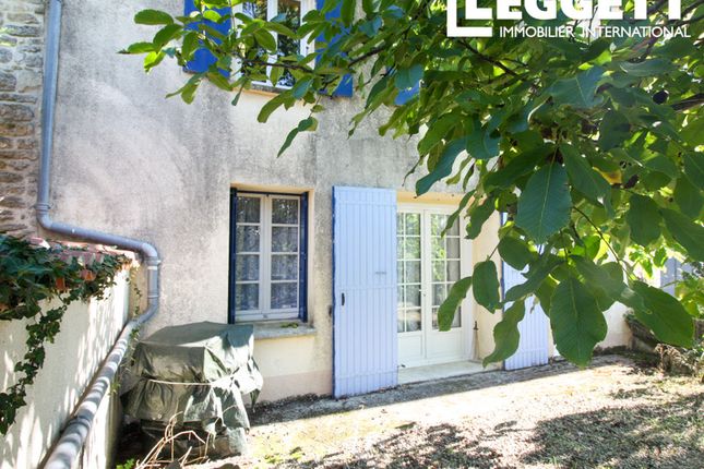 Thumbnail Villa for sale in Saint-Pierre-De-L'isle, Charente-Maritime, Nouvelle-Aquitaine