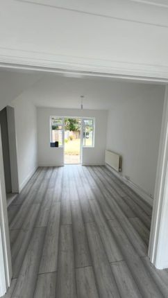 3, Lodge Close, Uxbridge photo 2