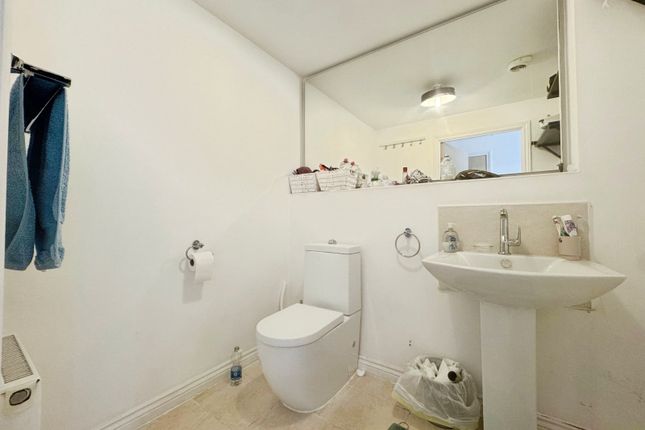 14, Houseman Crescent, Manchester photo 5