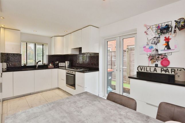 10, Rothersthorpe, Milton Keynes photo 4