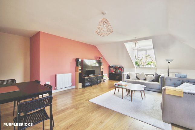 38, Louisa Oakes Close, London photo 3