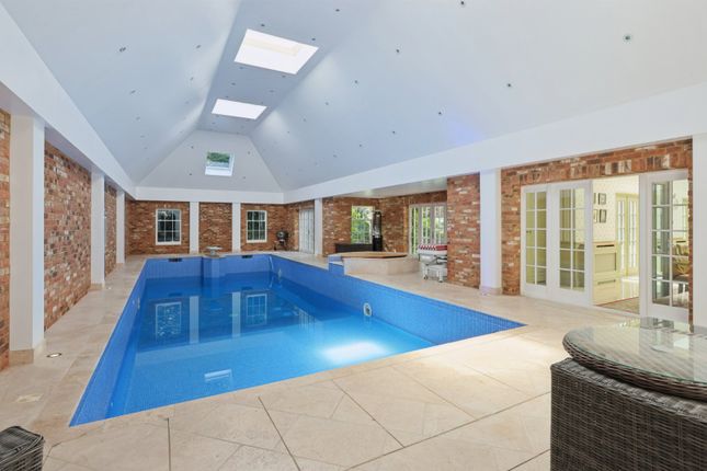 Silverwood,, Queens Drive, Leatherhead photo 5