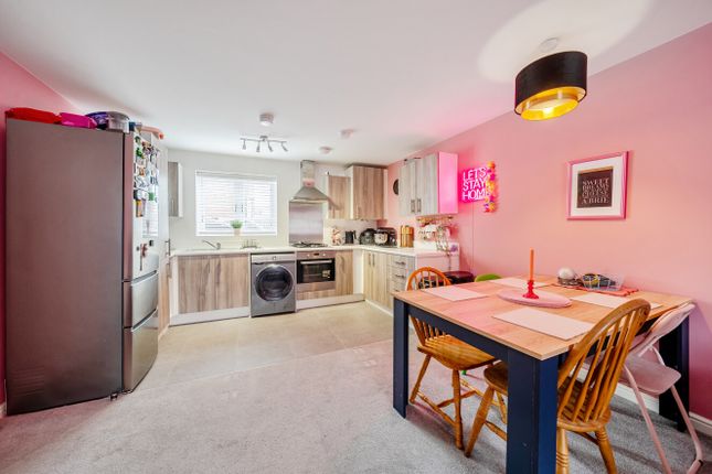 Flat 2, 6, Bartlett Avenue, Farnham photo 4