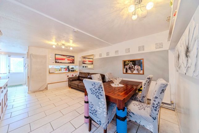 2-bed bungalow on 2, Sheelin Grove, Buckinghamshire, £200,000
