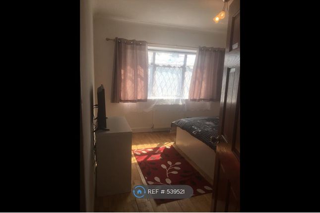 Room To Rent In Sherwood Park Road Mitcham Cr4 Zoopla