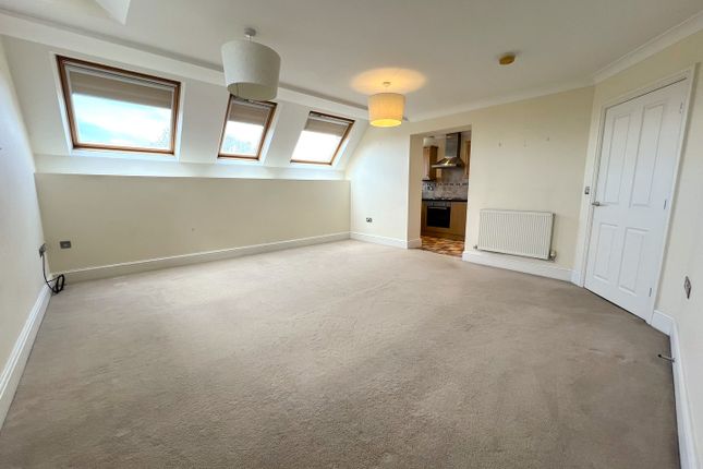 Flat to rent in South Street, Cottingham
