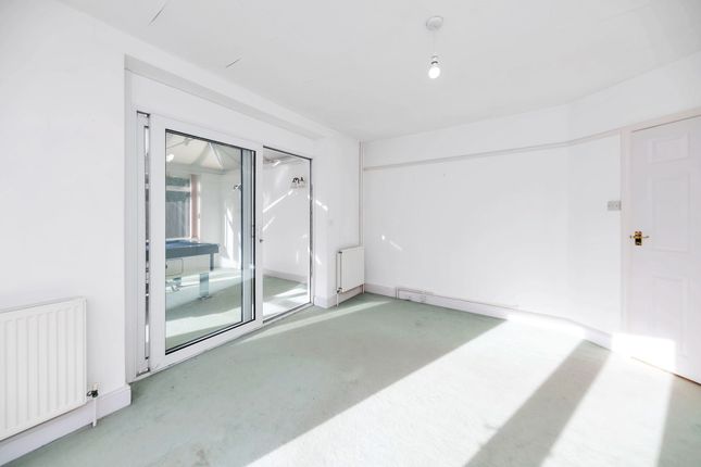 62 Green Drift, Royston photo 3
