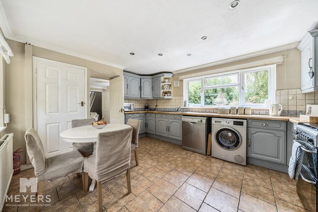 3, St. Peters Close, Pimperne photo 2