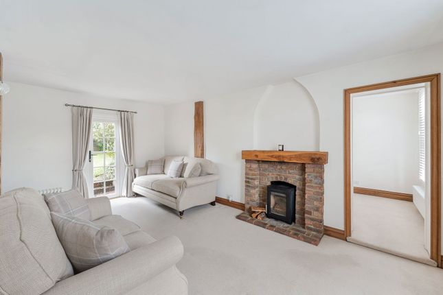 3,Larkbeare, High Street, Surrey photo 4
